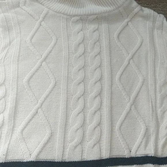 Navy & white cable knit turtleneck sweater - Picture 5 of 11